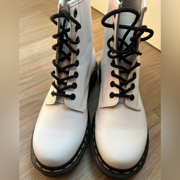 Dr.Martens Women's White leather Boots, doc martens, DOC’s, 1460 combat boots - Picture 9 of 11